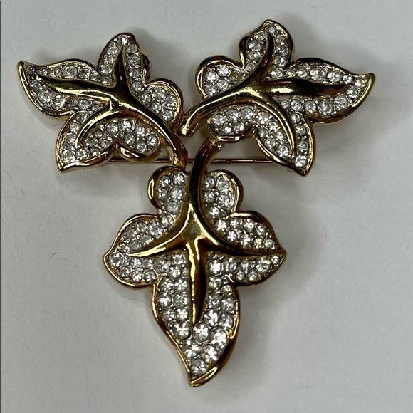 Vintage 3 Leaf Trio White Cubic BROOCH PIN Gold Tone Large - Picture 1 of 3
